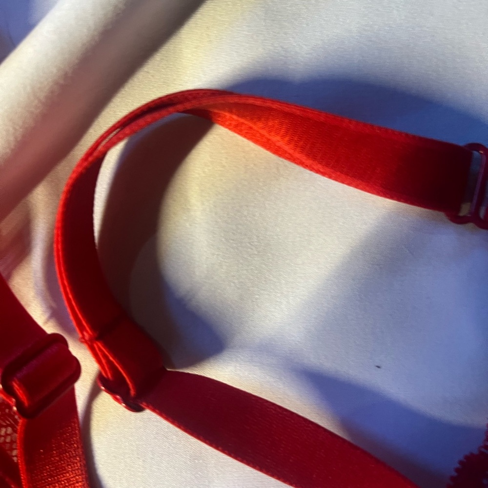 SOLD NEW PEARL by VENUS Red Lace Wireless Bralette with Longline Silhouette - Picture 5 of 7